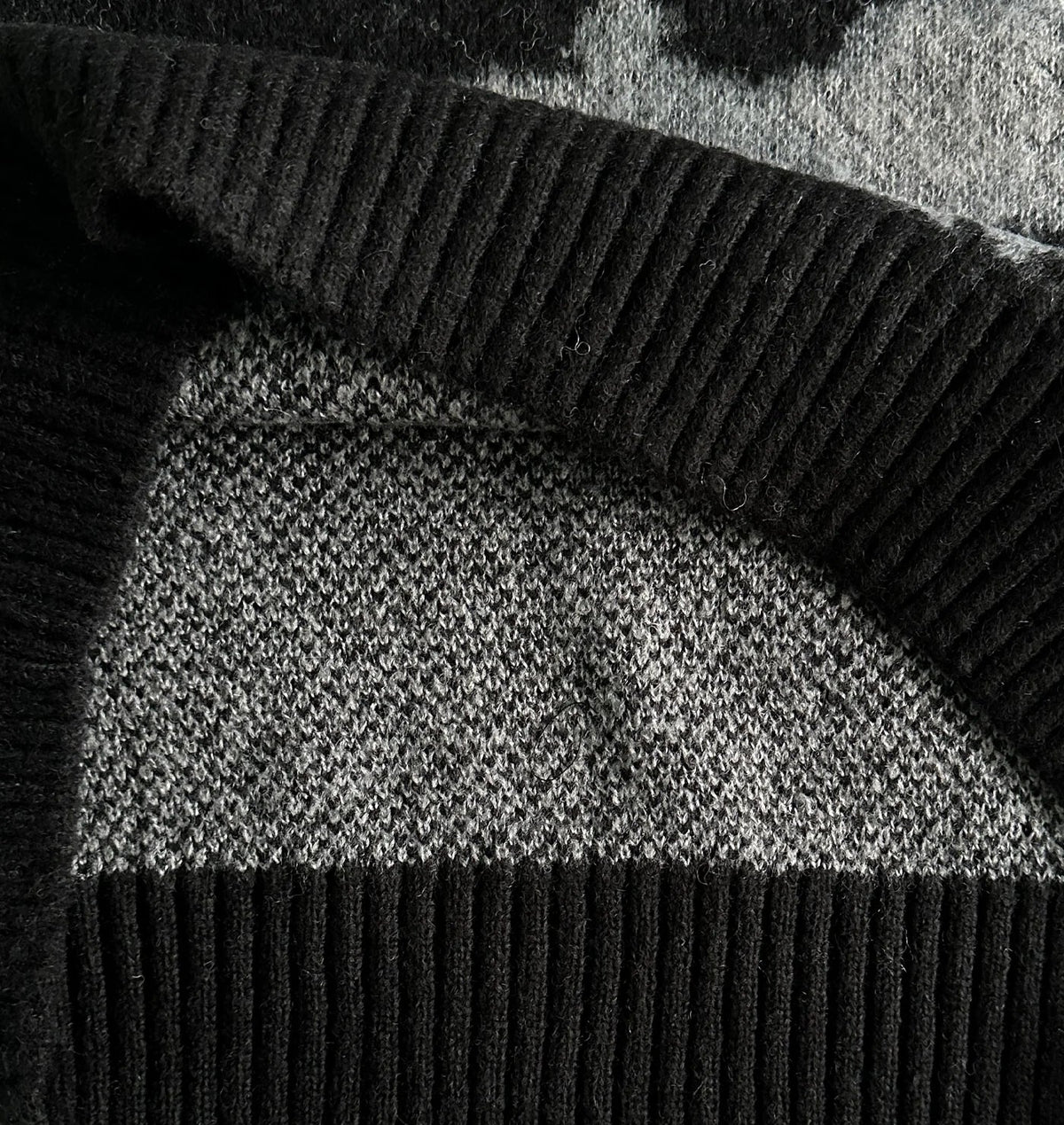 MOHAIR FUZZY COLLAR SWEATER (BLACK CAMO)