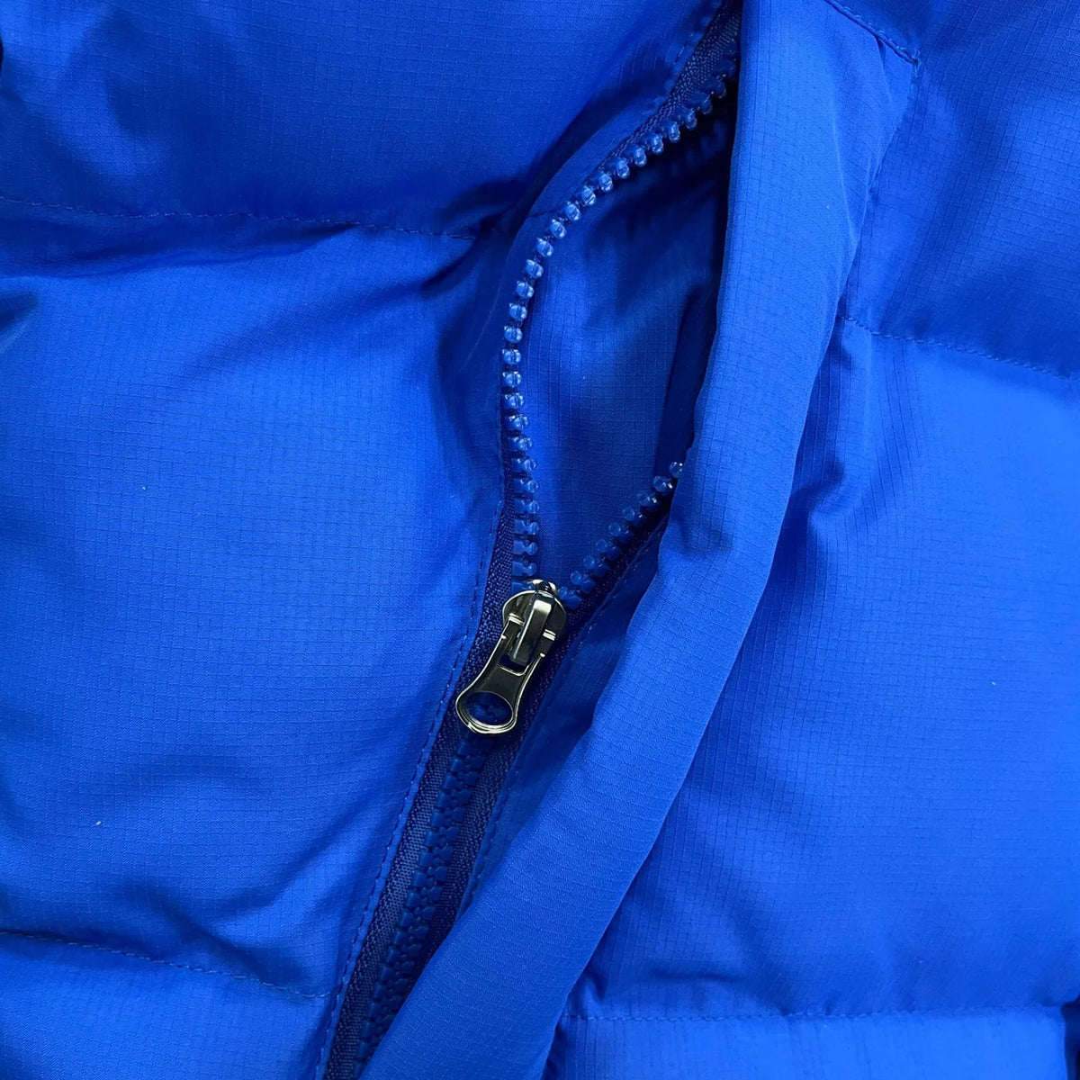 DECODED HOODED PUFFER 2.0 (DAZZLING BLUE)