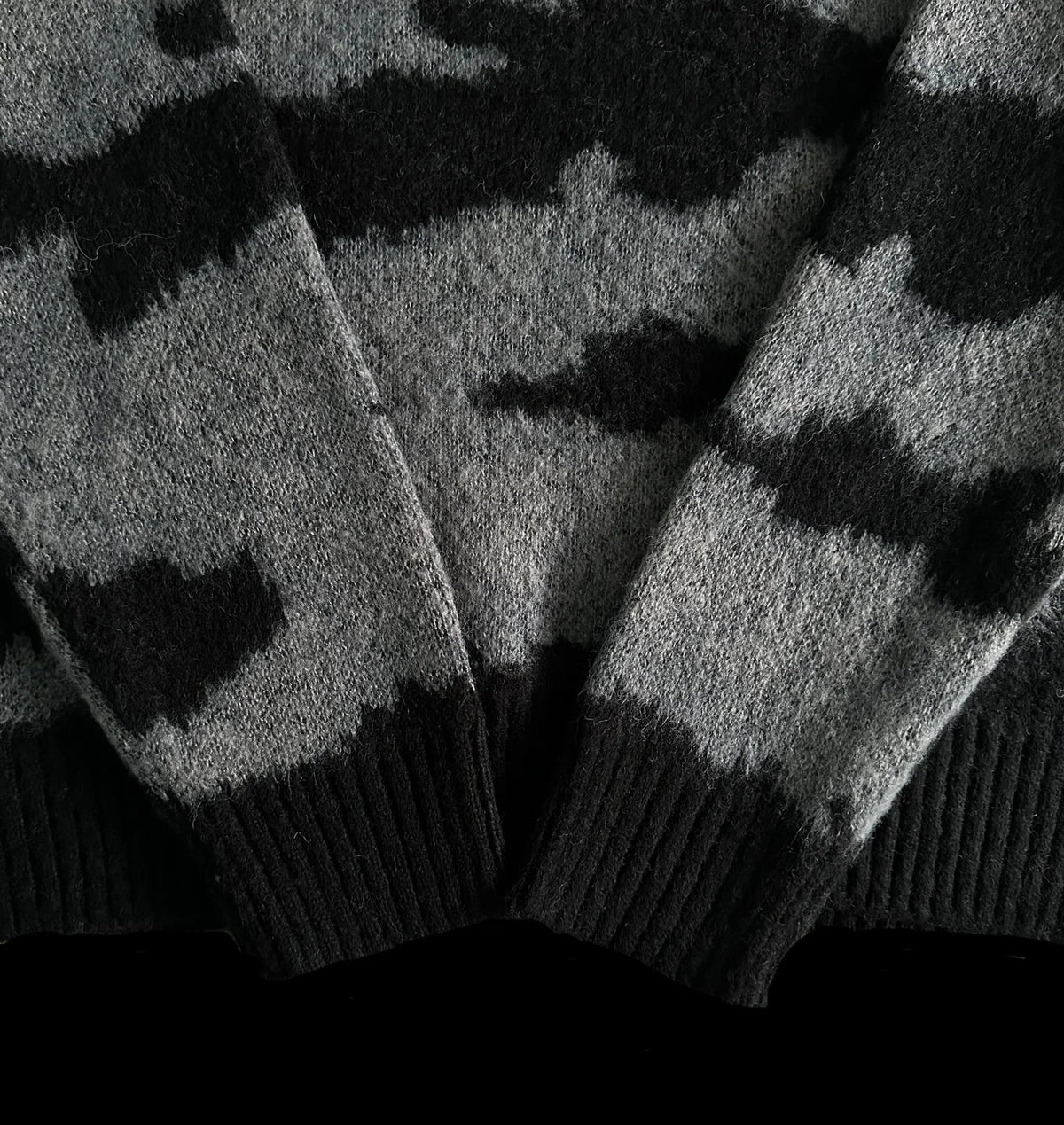 MOHAIR FUZZY COLLAR SWEATER (BLACK CAMO)