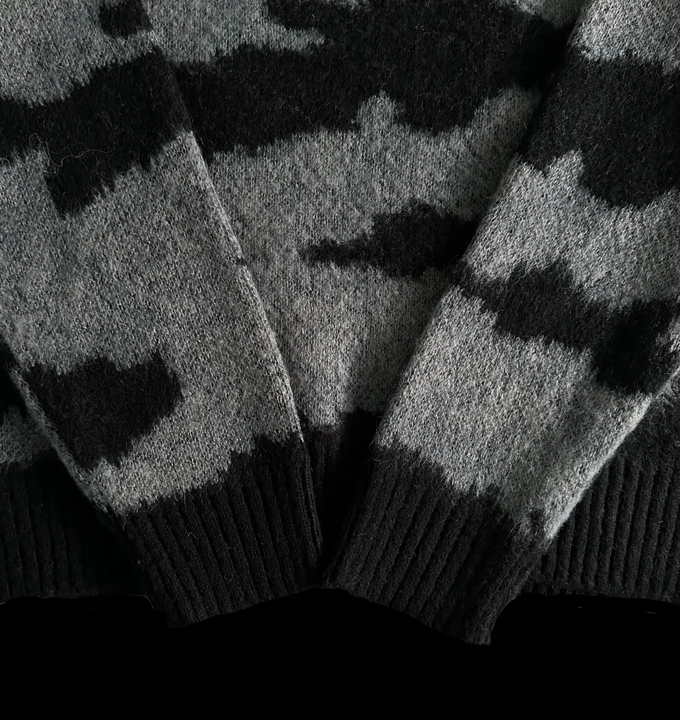 MOHAIR FUZZY COLLAR SWEATER (BLACK CAMO)