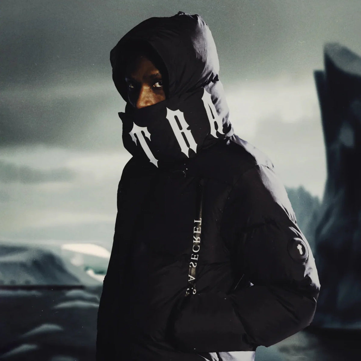 CORTEIZ IRONGATE COLLAR PUFFER JACKET