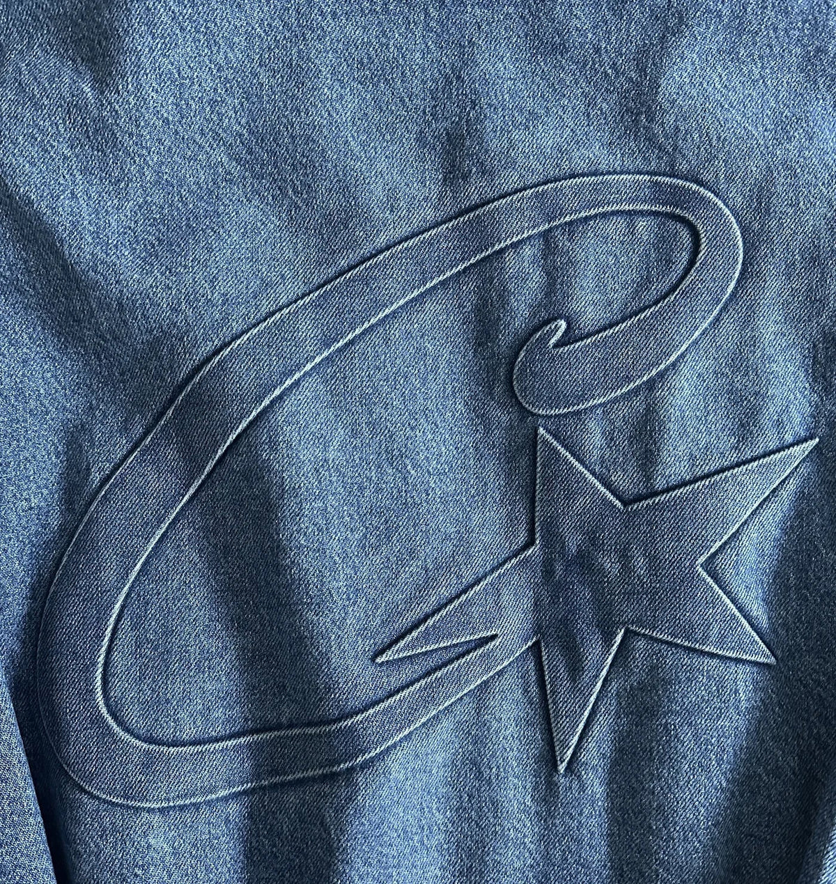 EMBOSSED C-STAR DENIM JACKET (BLUE)