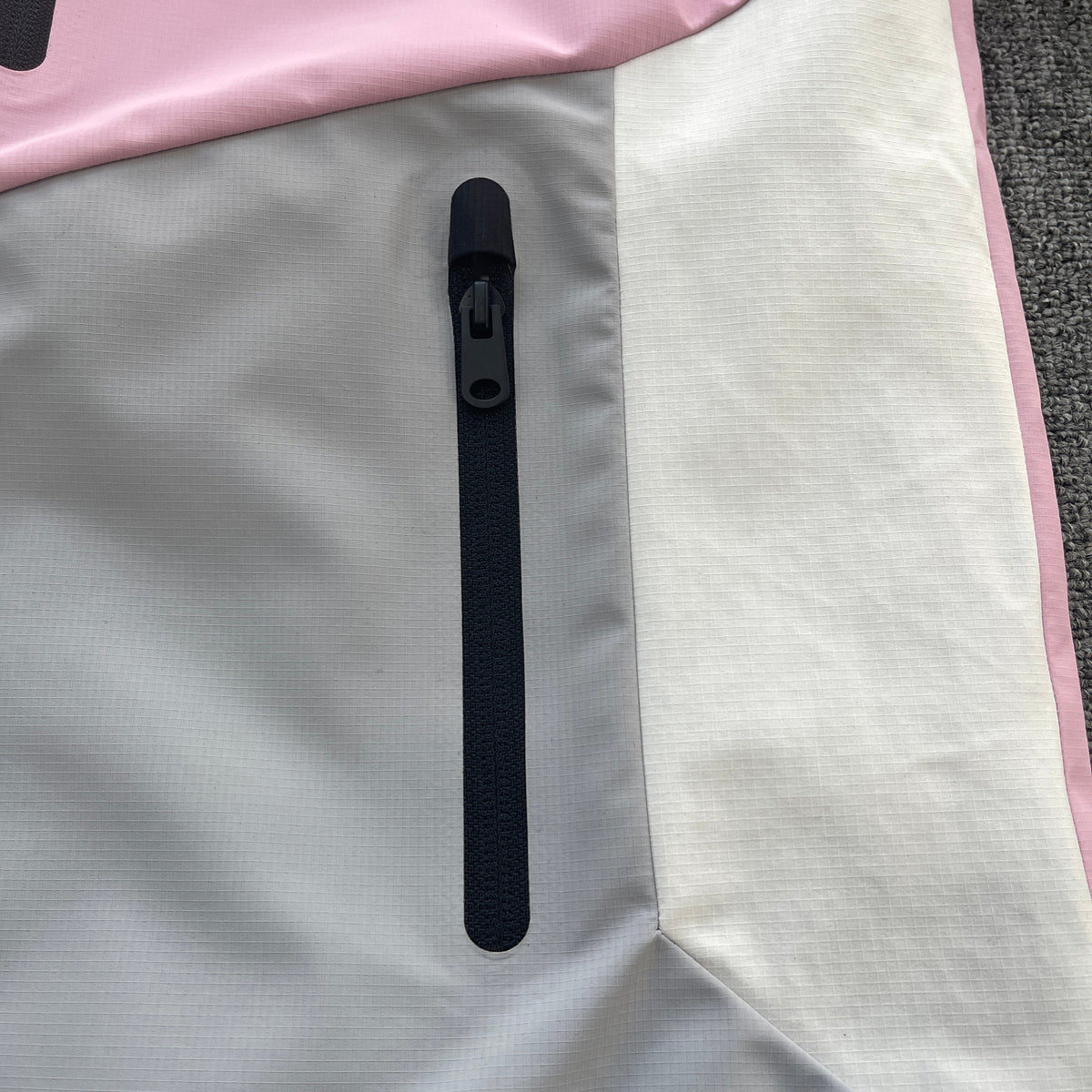 WORLD DYNAMIC TRACK JACKET - (GREY / PINK)