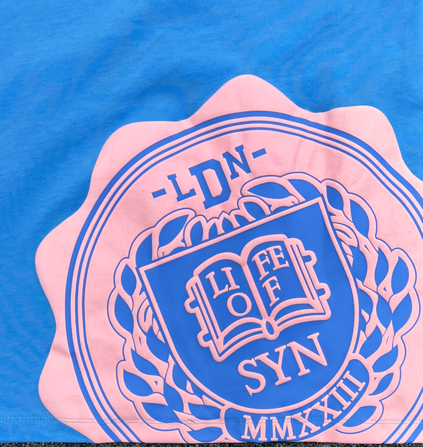 CORTEIZ COLLEGE TEE (BLUE/PINK)
