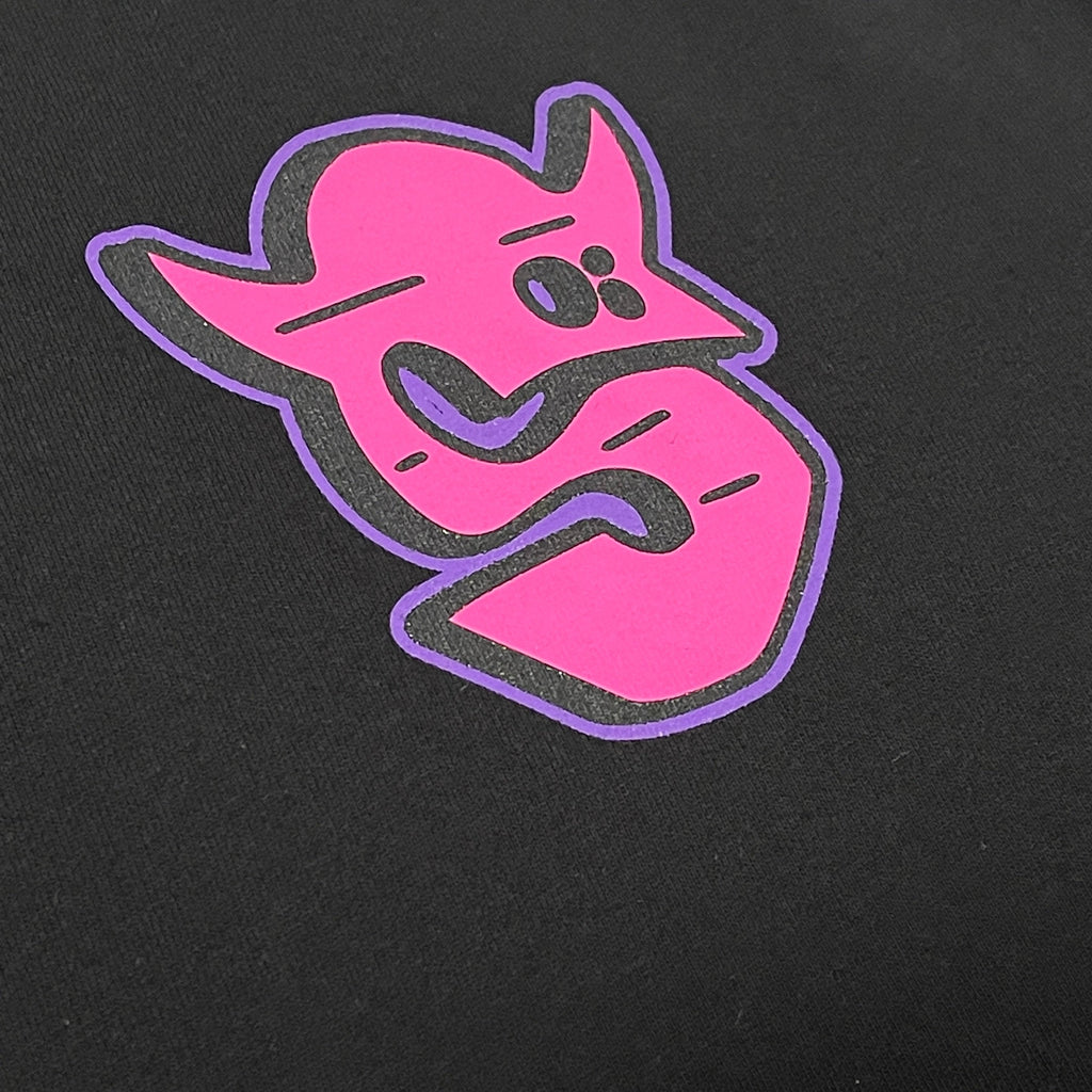 SYNA GRAF PRINTED TEE (BLACK/PURPLE)