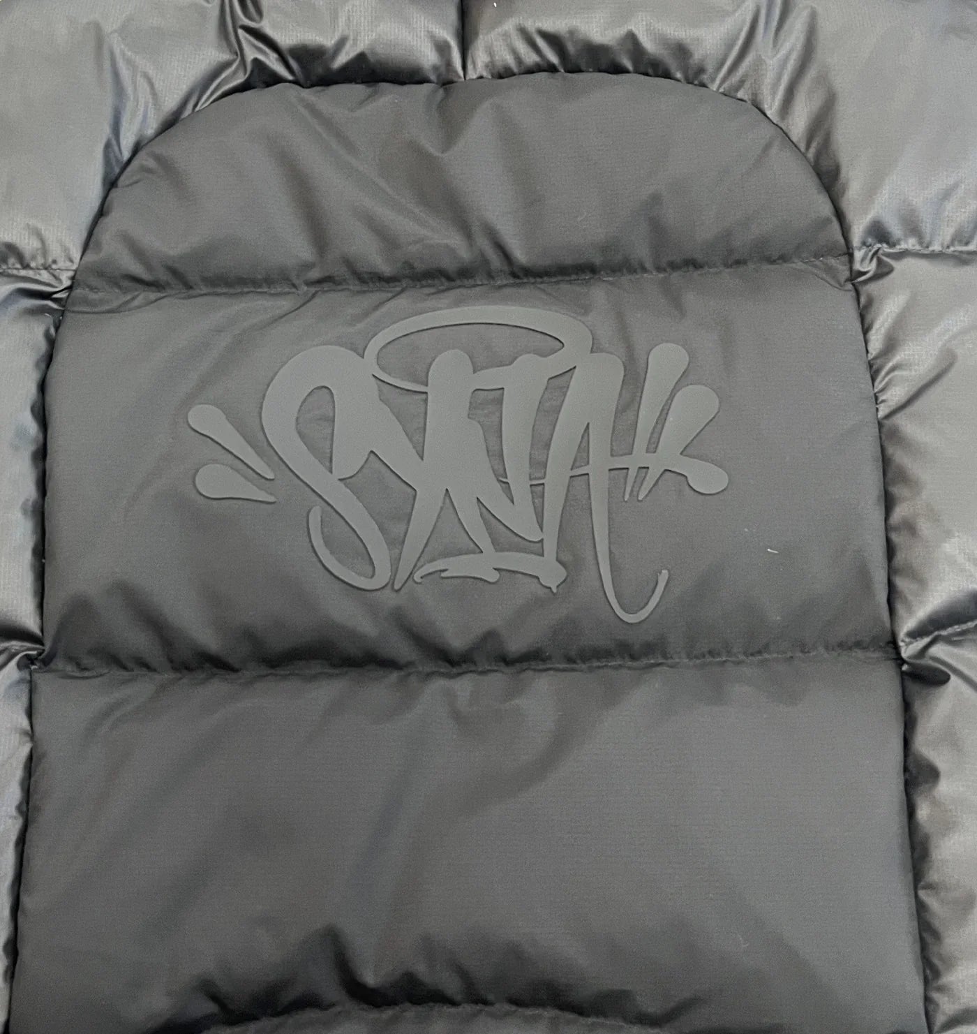 SYNA WAVE PUFFER JACKET (BLACK)