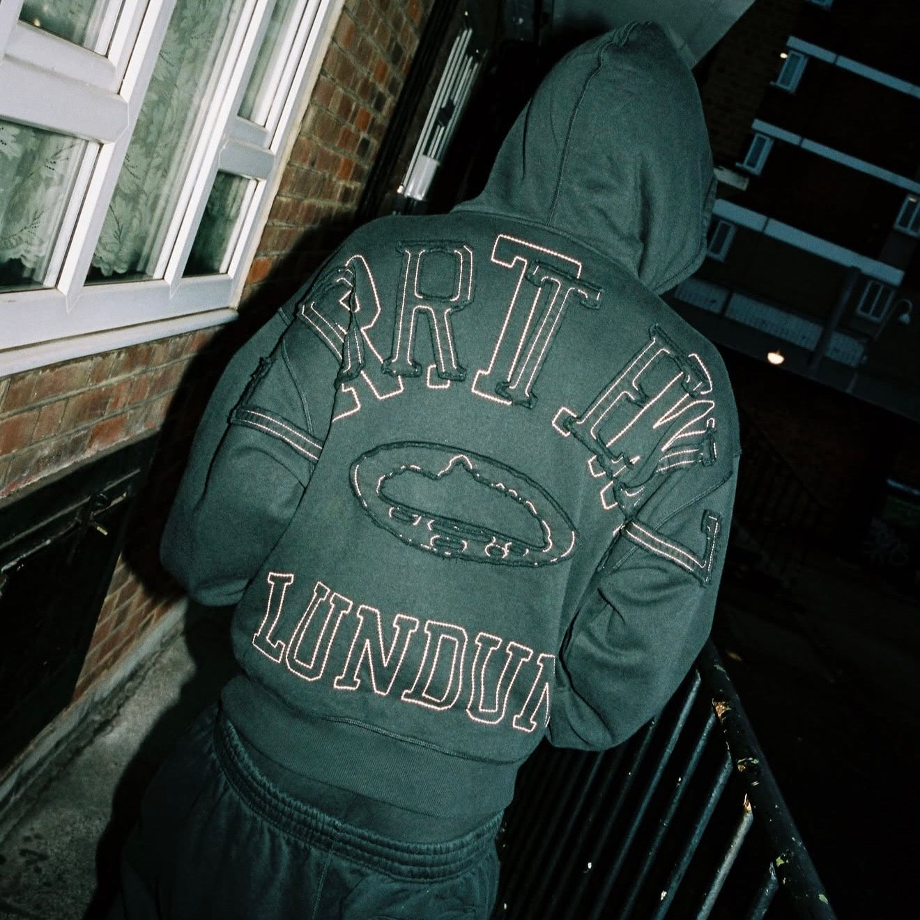 CORTEIZ LUNDUN STITCH ZIP HOODIE (BLACK)